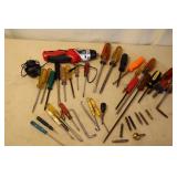 ASSORTED SCREW DRIVERS