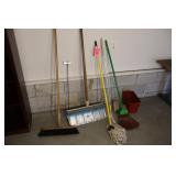 SHOVEL / BROOM/ MOP