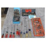 40 pc Tap & Die set, Screwdrivers, Drill Bits