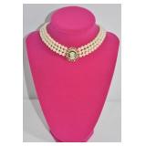 Richelieu Faux Pearl Cameo Necklace 14'