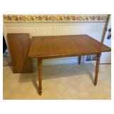 Roxton table with leaf