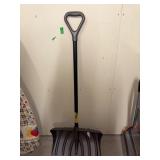 Snow Shovel With Steel Core Shaft