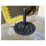 Heavy umbrella, Base