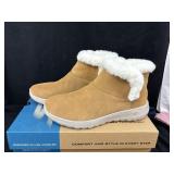 Womenï¿½s size 9.5 Skechers On The Go lined boots-