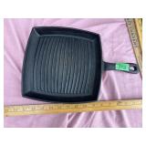 Cast iron grill pan
