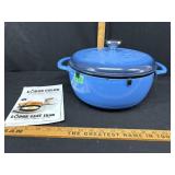 Lodge cast iron pot with lid