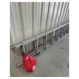 Aluminum Extension LadderHeavy-duty aluminum