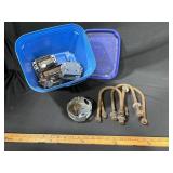Miscellaneous lot in small bucket