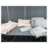 Miscellaneous bedding & pillows