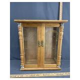 Hanging display cabinet