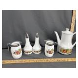 Vintage teapot/ creamers/ oil & vinegar set