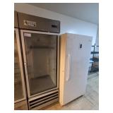 REACH-IN REFRIGERATOR, AVANTCO, MDL 178A23RHC,