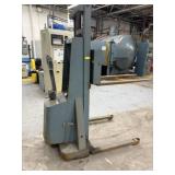 WALK BEHIND FORKLIFT, CROWN, MDL 20MT, 2,000 LB