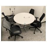 42ï¿½ Round Table w/ Office Chairs