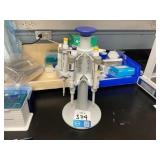 Eppendorf Pipette Stand w/ Research plus 20ul, 100