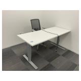 Electronic Sit/Stand Desk e/ (4) Chairs See Descri