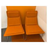 29 1/2ï¿½ Round Table With (2) Green Chair