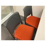 Electronic Sit/Stand Desk w/ (3) Chairs See Descri