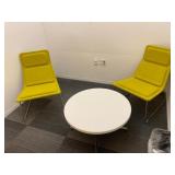 29 1/2ï¿½ Round Table With (2) Green Chair