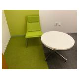 29 1/2ï¿½ Round Table With (1) Green Chair