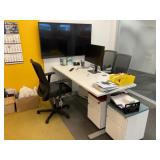 Electric Sit/Stand Desk 69 1/2ï¿½ x 28 1/2 x 25ï¿½  wi