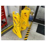 Rubbermaid Mobile Safety Barricade