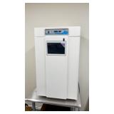 Benchmark SureTherm 180 H3565 Incubator w/Three Sh