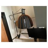 Studio Light Neewer CB60 With LG Monitor