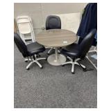 Round Table w/ Chairs