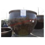 Lot of (150+) pots and planters round and squares