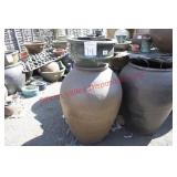 Lot of (100+) pots and planters round and squares