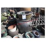 Lot of (500+) pots and planters round and squares