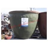 Lot of (100+) pots and planters round and squares