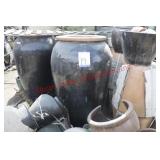 Lot of (200+) pots and planters round and squares