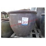 Lot of (300+) pots and planters round and squares