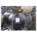 Lot of (200+) pots and planters round and squares