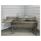 S/S Triple Well Sink w/ Pre Rinse Hose & Left Drai