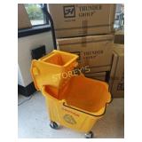 NEW Mop Pail & Wringer