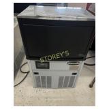 Like New SuttonAir ~90lbs U/C Ice Machine