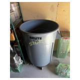 Rubbermaid 4 Gal Trash Bin w/ Dolly