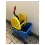 Rubbermaid Mop Bucket w/ Wringer