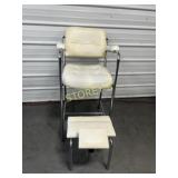 Nail / Pedicutre Chair ~22 x 22 x 48 Nail / Pedicutre Chair ~22 x 22 x 48