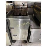 Pitco 40lbs Gas Deep Fryer on Wheels