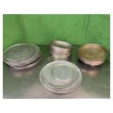 Qty of Asst Pizza Pans & Screens