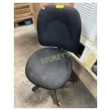 Swivel office chair