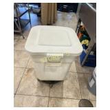 Rubbermaid Ingridient Bin w/ Dolly & Flour