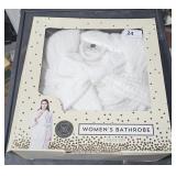 Ladies New Fluffy Bath Robe in Box  sz S/M