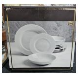 In Box Field Crest Heritage 12 pc Dinnerware Set `