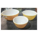 3 Nesting Pyrex Bowls