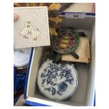 Table trivets for hot items